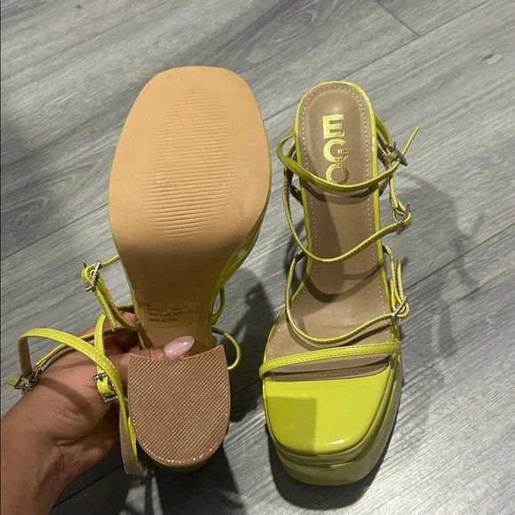 Neon Yellow Strappy Sandals Women’s Size 6 - Picture 4 of 7